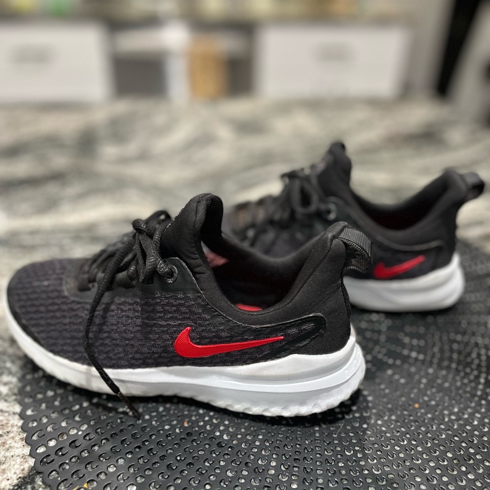 Nike Rival